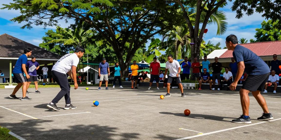 Permainan petanque di fopikotakendari.org dengan pemain yang fokus dan suasana kompetisi yang ceria.